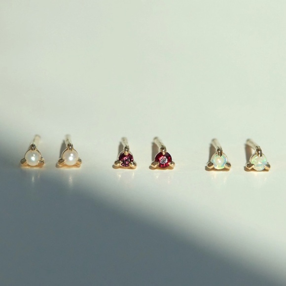 ISO Catbird petite fizz pearl stud earring - Picture 5 of 6